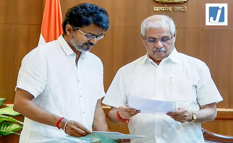 तमिलनाडु सरकार गठन पर फंसा पेंच, राष्ट्रपति शासन की अटकलें तेज तमिलनाडु सरकार गठन पर फंसा पेंच, राष्ट्रपति शासन की अटकलें तेज