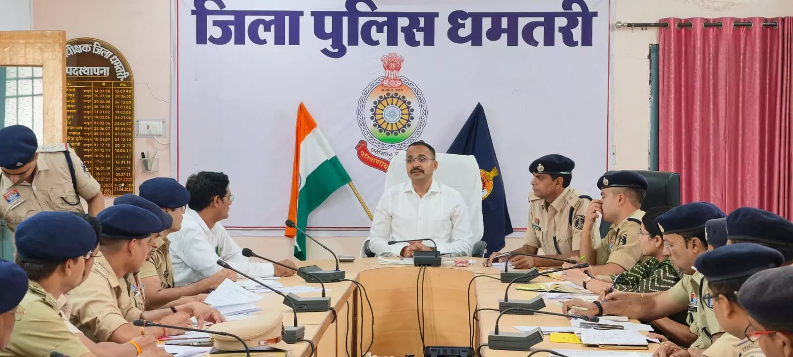 थाना-चौकी प्रभारियों को सख्त निर्देश, पुराने खात्मा और खारजी केसों का शीघ्र करें निराकरण थाना-चौकी प्रभारियों को सख्त निर्देश, पुराने खात्मा और खारजी केसों का शीघ्र करें निराकरण