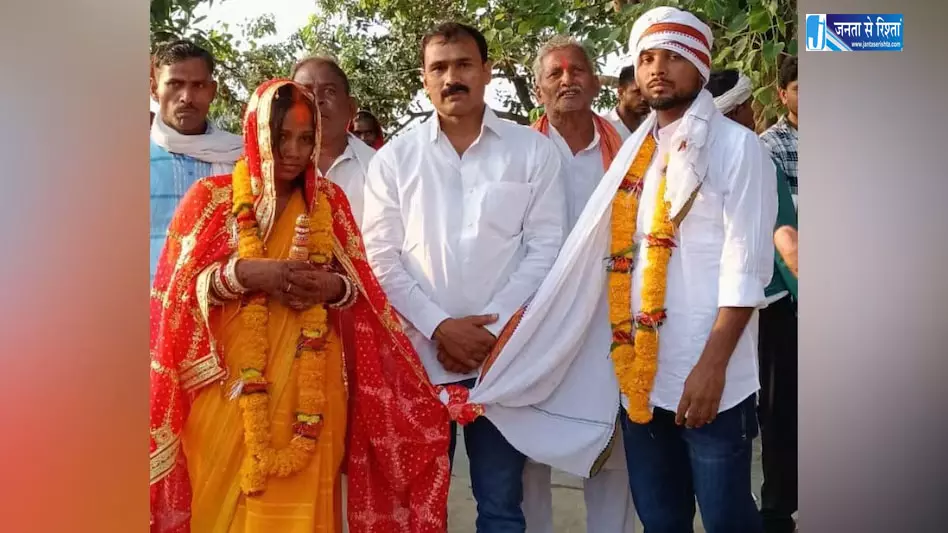 शादी में पहुंचा था प्रेमी, स्टेज से भागकर उसी ओर दौड़ी दुल्हन शादी में पहुंचा था प्रेमी, स्टेज से भागकर उसी ओर दौड़ी दुल्हन