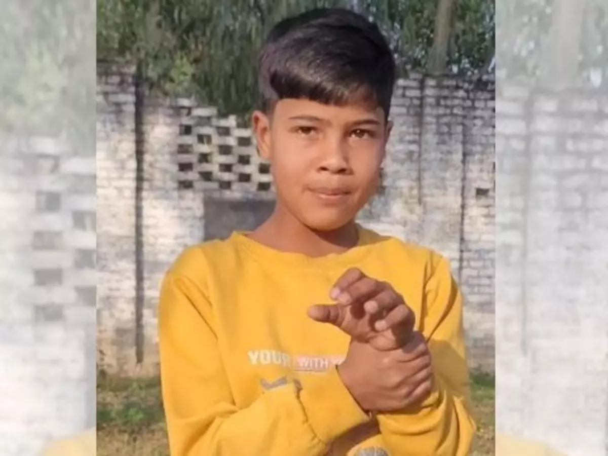 बेड अंदर लापता किशोर की लाश मिली, चचेरे भाई पर आरोप बेड अंदर लापता किशोर की लाश मिली, चचेरे भाई पर आरोप