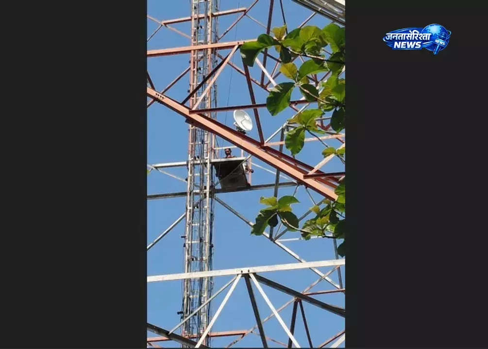 Dhenkanal : ढेंकनाल में टावर पर चढ़ा युवक, नौकरी बहाली और मां के इलाज की मांग पर किया हंगामा Dhenkanal : ढेंकनाल में टावर पर चढ़ा युवक, नौकरी बहाली और मां के इलाज की मांग पर किया हंगामा