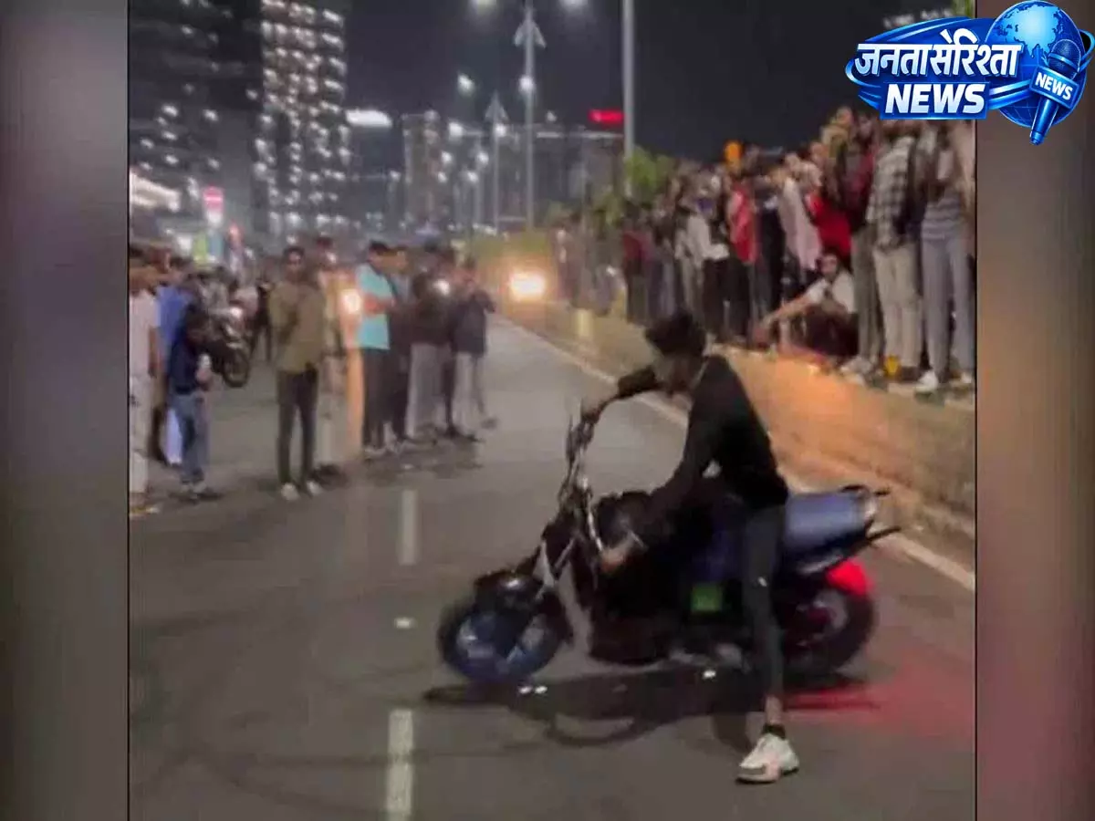Hyderabad: खतरनाक बाइक स्टंट करने के आरोप में छह गिरफ्तार Hyderabad: खतरनाक बाइक स्टंट करने के आरोप में छह गिरफ्तार