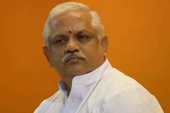 Chennai राजनीतिक अनिश्चितता के बीच भाजपा सरकार बनाने से दूर Chennai राजनीतिक अनिश्चितता के बीच भाजपा सरकार बनाने से दूर