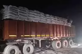 Sonipat: 40 लाख की अवैध शराब जब्त, चावल की आड़ में शराब का कारोबार Sonipat: 40 लाख की अवैध शराब जब्त, चावल की आड़ में शराब का कारोबार
