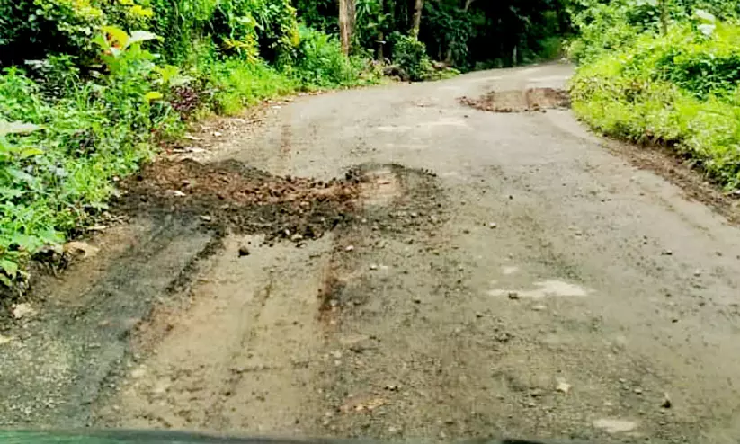 Kerala : मनथुर–मनियाकुम्पारा–करिनकुन्नम रोड की हालत खराब Kerala : मनथुर–मनियाकुम्पारा–करिनकुन्नम रोड की हालत खराब