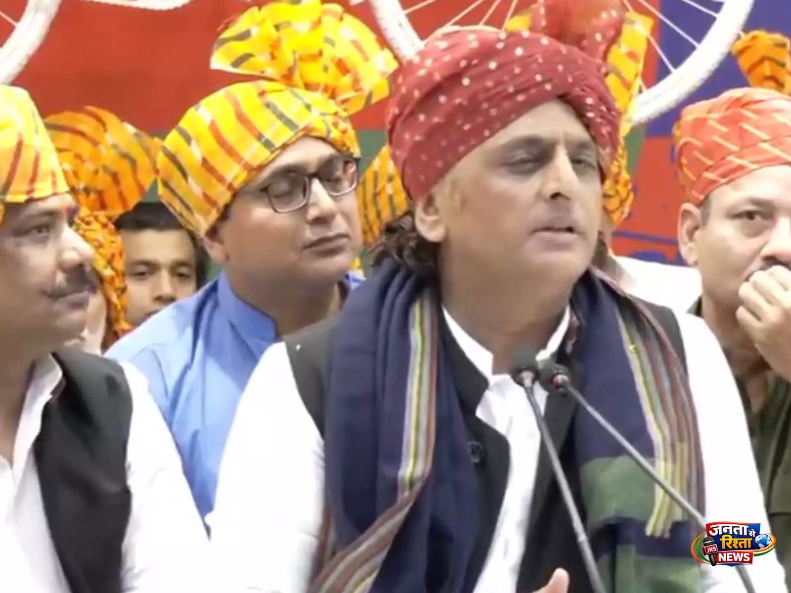 BJP पूंजीवाद को बढ़ावा देती है: SP प्रमुख अखिलेश यादव का दावा—जल्द बढ़ेंगे पेट्रोल-डीजल के दाम BJP पूंजीवाद को बढ़ावा देती है: SP प्रमुख अखिलेश यादव का दावा—जल्द बढ़ेंगे पेट्रोल-डीजल के दाम