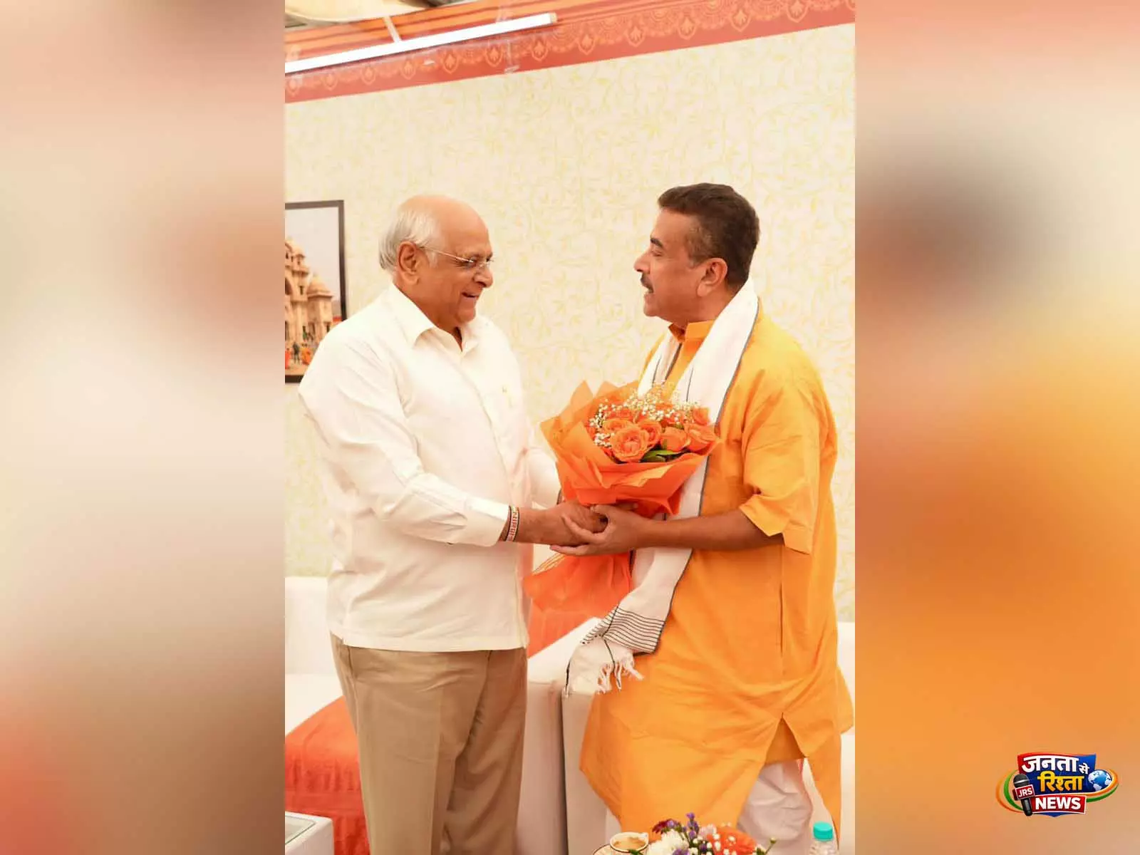गुजरात के CM ने पश्चिम बंगाल के CM सुवेंदु अधिकारी के शपथ ग्रहण समारोह में भाग लिया गुजरात के CM ने पश्चिम बंगाल के CM सुवेंदु अधिकारी के शपथ ग्रहण समारोह में भाग लिया