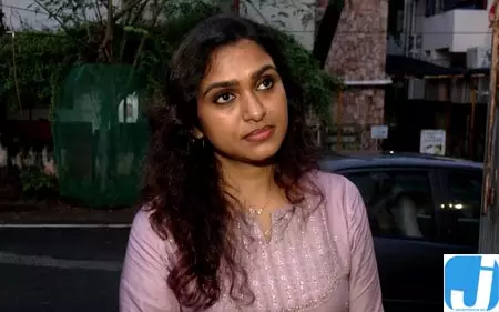 शपथ ग्रहण से पहले विजय के परिवार में खुशी, भतीजियों ने कहा- लोगों के भरोसे पर खरे उतरेंगे शपथ ग्रहण से पहले विजय के परिवार में खुशी, भतीजियों ने कहा- लोगों के भरोसे पर खरे उतरेंगे