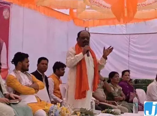 राजस्व कार्यों में देरी पर भड़के विधायक, अधिकारियों को दी सख्त नसीहत राजस्व कार्यों में देरी पर भड़के विधायक, अधिकारियों को दी सख्त नसीहत
