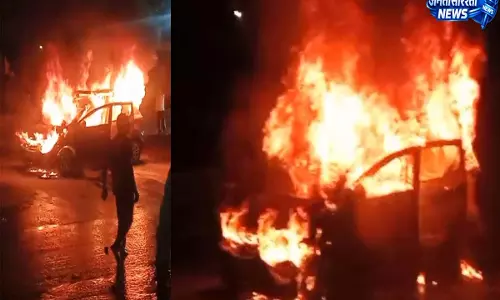 Hyderabad: गाचीबोवली में लग्जरी कार में आग, ड्राइवर ने बचाई जान
