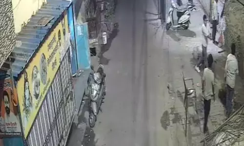 बीजेपी नेता को मारी गोली, हमले का CCTV वीडियो आया सामने बीजेपी नेता को मारी गोली, हमले का CCTV वीडियो आया सामने
