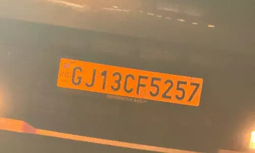 BIG BREAKING : सुप्रिया सुले की कार का ऐक्सिडेंट BIG BREAKING : सुप्रिया सुले की कार का ऐक्सिडेंट