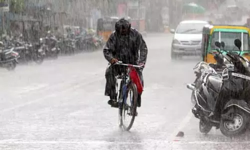 तमिलनाडु में भारी बारिश से लोगों का जनजीवन अस्त-व्यस्त, प्रमुख जलाशयों में पानी का प्रवाह बढ़ा तमिलनाडु में भारी बारिश से लोगों का जनजीवन अस्त-व्यस्त, प्रमुख जलाशयों में पानी का प्रवाह बढ़ा