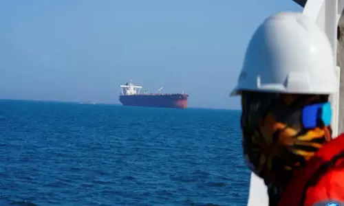 Iran warns: टैंकर हमलों के जवाब में अमेरिकी संपत्तियों पर हमला संभव Iran warns: टैंकर हमलों के जवाब में अमेरिकी संपत्तियों पर हमला संभव
