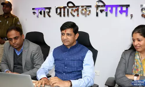 स्वच्छ सर्वेक्षण से पहले इंदौर में सख्ती, Mayor पुष्यमित्र भार्गव ने वार्ड 43 का किया निरीक्षण स्वच्छ सर्वेक्षण से पहले इंदौर में सख्ती, Mayor पुष्यमित्र भार्गव ने वार्ड 43 का किया निरीक्षण
