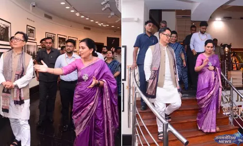 Union Minister ने ‘लांस एंड लीगेसी: बॉलीवुड इन फोकस’ प्रदर्शनी का किया दौरा Union Minister ने ‘लांस एंड लीगेसी: बॉलीवुड इन फोकस’ प्रदर्शनी का किया दौरा