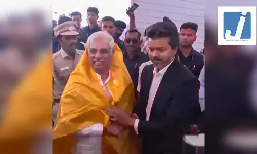 विजय का शपथ ग्रहण समारोह, फिल्मी सितारों और नेताओं का लगा जमावड़ा विजय का शपथ ग्रहण समारोह, फिल्मी सितारों और नेताओं का लगा जमावड़ा
