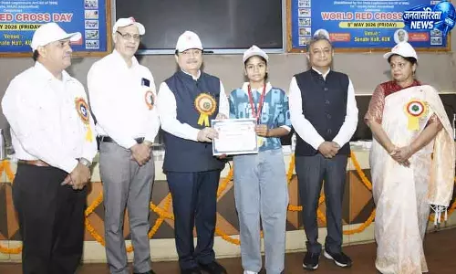 Kurukshetra यूनिवर्सिटी में 33 रेड क्रॉस वॉलंटियर्स को सम्मानित किया गया Kurukshetra यूनिवर्सिटी में 33 रेड क्रॉस वॉलंटियर्स को सम्मानित किया गया