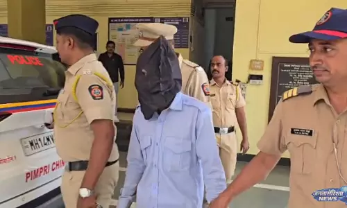 Pimpri-चिंचवाड़ में सुरक्षा गार्ड गिरफ्तार, चार नाबालिगों पर हमले की कोशिश का आरोप Pimpri-चिंचवाड़ में सुरक्षा गार्ड गिरफ्तार, चार नाबालिगों पर हमले की कोशिश का आरोप