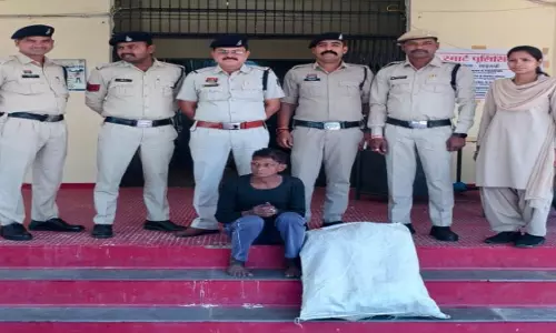 मनेन्द्रगढ़ के गांव में गांजे की खेती का पर्दाफाश, ग्रामीण गिरफ्तार मनेन्द्रगढ़ के गांव में गांजे की खेती का पर्दाफाश, ग्रामीण गिरफ्तार