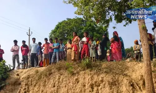 ईंट भट्ठे की दीवार गिरने से 7 वर्षीय बच्चे की मौत, मजदूर परिवार में मातम ईंट भट्ठे की दीवार गिरने से 7 वर्षीय बच्चे की मौत, मजदूर परिवार में मातम