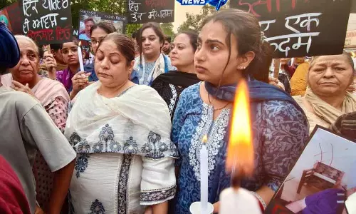 Ludhiana: आत्महत्या मामले में परिजनों की गिरफ्तारी की मांग, प्रशासन अलर्ट Ludhiana: आत्महत्या मामले में परिजनों की गिरफ्तारी की मांग, प्रशासन अलर्ट