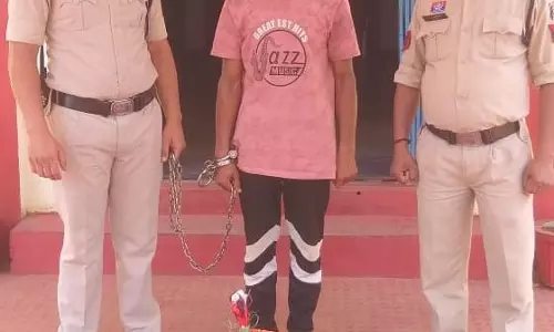 रूद्री पुलिस ने 51 पौवा देशी शराब के साथ आरोपी को दबोचा रूद्री पुलिस ने 51 पौवा देशी शराब के साथ आरोपी को दबोचा