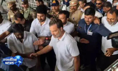 चेन्नई में कांग्रेस और DMK कार्यकर्ताओं में खुशी का जश्न चेन्नई में कांग्रेस और DMK कार्यकर्ताओं में खुशी का जश्न