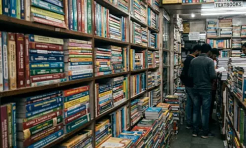 नकली NCERT किताबों के कारोबार का भंडाफोड़, 3 दुकानों पर FIR दर्ज नकली NCERT किताबों के कारोबार का भंडाफोड़, 3 दुकानों पर FIR दर्ज
