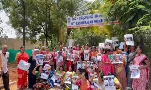 Hyderabad: बीआरएस महिला नेताओं ने बंदी संजय के बेटे के खिलाफ कार्रवाई की मांग