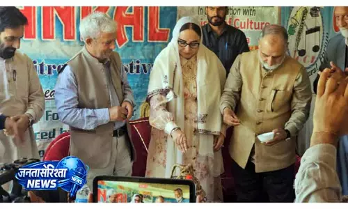 Darakhshan की उपस्थिति में बडगाम में सांस्कृतिक महोत्सव का आयोजन Darakhshan की उपस्थिति में बडगाम में सांस्कृतिक महोत्सव का आयोजन
