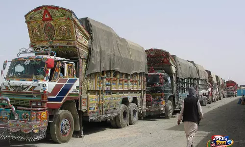 Pakistan: परिवहन संचालकों के विरोध प्रदर्शन से पेशावर संकट में और गहराया