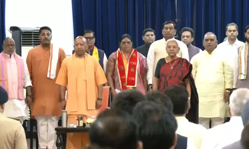 योगी कैबिनेट का हुआ विस्तार, 6 नए मंत्रियों ने ली शपथ योगी कैबिनेट का हुआ विस्तार, 6 नए मंत्रियों ने ली शपथ