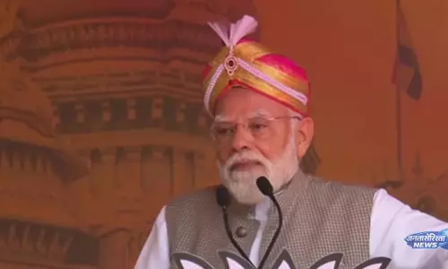 Bengaluru : प्रधानमंत्री कार्यक्रम से पहले सुरक्षा में चूक, जिलेटिन की छड़ें मिलने से हड़कंप Bengaluru : प्रधानमंत्री कार्यक्रम से पहले सुरक्षा में चूक, जिलेटिन की छड़ें मिलने से हड़कंप
