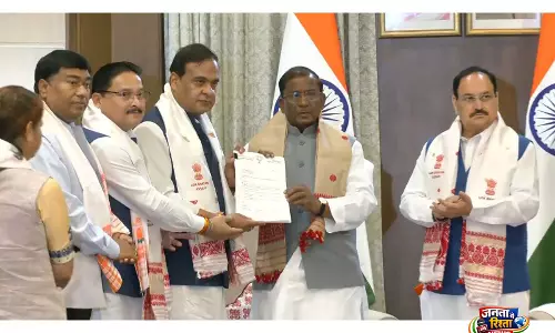 हिमंत बिस्वा सरमा ने Assam के राज्यपाल से मुलाक़ात की, सरकार बनाने का दावा पेश किया