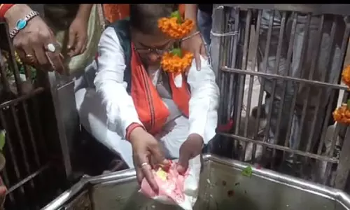 गरीबनाथ धाम पहुंचे मंत्री प्रमोद चंद्रवंशी ने लिया बाबा का आशीर्वाद गरीबनाथ धाम पहुंचे मंत्री प्रमोद चंद्रवंशी ने लिया बाबा का आशीर्वाद