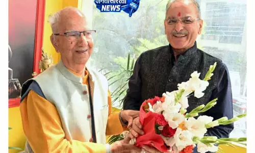 राज्यपाल ने Shanta Kumar से मुलाकात कर गहन बातचीत की राज्यपाल ने Shanta Kumar से मुलाकात कर गहन बातचीत की
