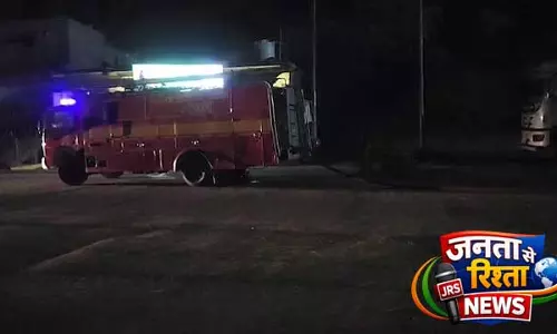 Rairakhol के पास सड़क पर एक ट्रेलर आग की चपेट में आकर जलकर खाक Rairakhol के पास सड़क पर एक ट्रेलर आग की चपेट में आकर जलकर खाक