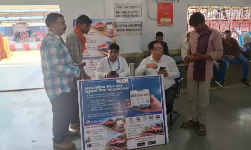एक ही ऐप में रेलवे की सभी सुविधाएँ, यात्रियों के बीच तेजी से लोकप्रिय हो रहा रेलवन ऐप एक ही ऐप में रेलवे की सभी सुविधाएँ, यात्रियों के बीच तेजी से लोकप्रिय हो रहा रेलवन ऐप