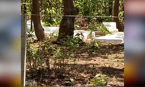 महिला के शव को दफनाने का विरोध, बस्तर में फिर बवाल महिला के शव को दफनाने का विरोध, बस्तर में फिर बवाल