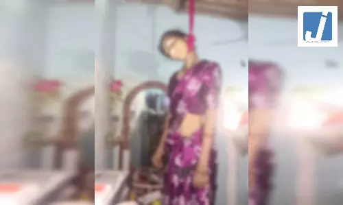 शादी के 5 महीने बाद ही उजड़ गया संसार, नवविवाहिता ने फांसी लगाकर की खुदकुशी शादी के 5 महीने बाद ही उजड़ गया संसार, नवविवाहिता ने फांसी लगाकर की खुदकुशी