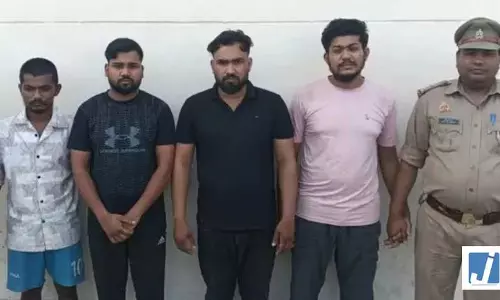 IPL मैच के नकली टिकट बेचने वाले गिरोह का पुलिस ने पर्दाफाश किया, छत्तीसगढ़ के 4 युवक गिरफ्तार IPL मैच के नकली टिकट बेचने वाले गिरोह का पुलिस ने पर्दाफाश किया, छत्तीसगढ़ के 4 युवक गिरफ्तार