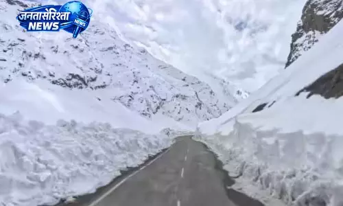 Himachal: भूस्खलन और मौसम बाधाओं के बाद मार्ग खुला Himachal: भूस्खलन और मौसम बाधाओं के बाद मार्ग खुला