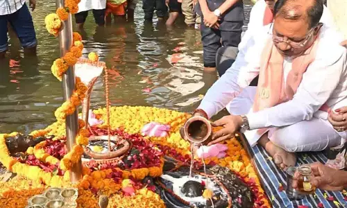 जलेश्वर महादेव धाम में मुख्यमंत्री विष्णुदेव साय ने किया जलाभिषेक: प्रदेश की सुख-समृद्धि की कामना की जलेश्वर महादेव धाम में मुख्यमंत्री विष्णुदेव साय ने किया जलाभिषेक: प्रदेश की सुख-समृद्धि की कामना की