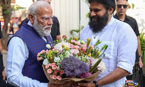 PM मोदी ने पवन कल्याण से मुलाकात कर जाना हालचाल PM मोदी ने पवन कल्याण से मुलाकात कर जाना हालचाल