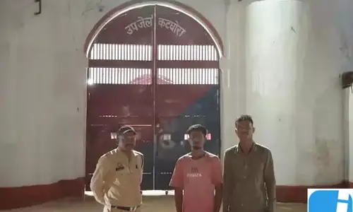 पति ने पत्नी पर बेलचा-ईंट से किया जानलेवा हमला, गंभीर हालत में अस्पताल में भर्ती पति ने पत्नी पर बेलचा-ईंट से किया जानलेवा हमला, गंभीर हालत में अस्पताल में भर्ती