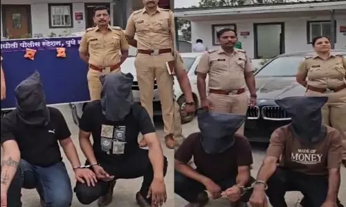 पुलिस ने एमडी ड्रग रैकेट का भंडाफोड़ किया, मादक पदार्थ के साथ 8 गिरफ्तार पुलिस ने एमडी ड्रग रैकेट का भंडाफोड़ किया, मादक पदार्थ के साथ 8 गिरफ्तार