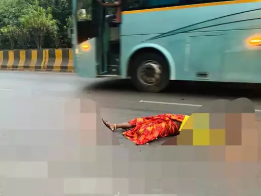 दुर्ग नेशनल हाईवे में ट्रेलर ने एक्टिवा को कुचला, महिला की मौत दुर्ग नेशनल हाईवे में ट्रेलर ने एक्टिवा को कुचला, महिला की मौत