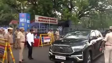 Chennai में शपथ ग्रहण की तैयारी तेज, नेहरू स्टेडियम में कड़ी सुरक्षा; विजय बनेंगे मुख्यमंत्री Chennai में शपथ ग्रहण की तैयारी तेज, नेहरू स्टेडियम में कड़ी सुरक्षा; विजय बनेंगे मुख्यमंत्री