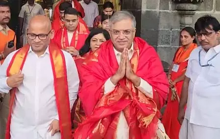 सीईसी ज्ञानेश कुमार ने परिवार के साथ भगवान श्री वेंकटेश्वर स्वामी की पूजा की सीईसी ज्ञानेश कुमार ने परिवार के साथ भगवान श्री वेंकटेश्वर स्वामी की पूजा की